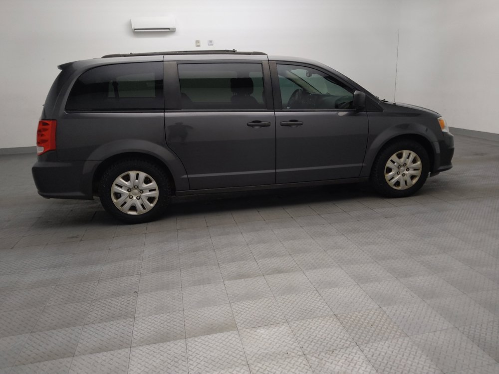 Used 2019 Dodge Grand Caravan SE w/ UConnect Hands-Free Group FWD image 10