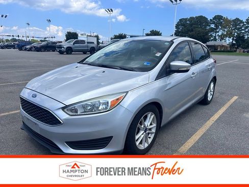Used 2016 Ford Focus SE FWD image 1