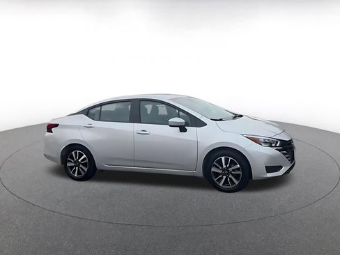 Used 2025 Nissan Versa SV FWD image 2