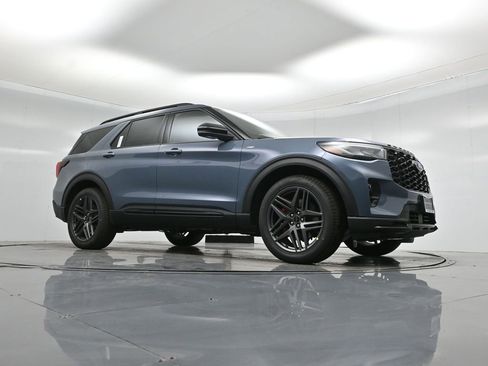 New 2026 Ford Explorer ST-Line w/ ST-Line Street Pack image 3