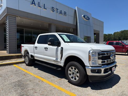 Used 2024 Ford F250 XLT w/ FX4 Off-Road Package AWD/4WD image 3