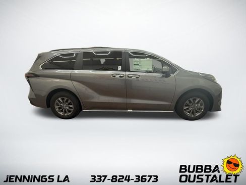 New 2026 Toyota Sienna XLE FWD image 7