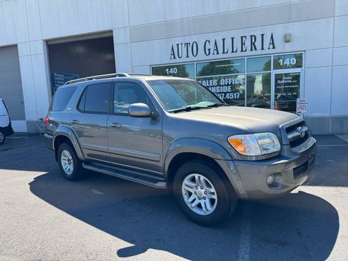 Used 2006 Toyota Sequoia SR5 AWD/4WD image 3