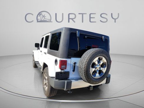 Used 2018 Jeep Wrangler Unlimited Sahara AWD/4WD image 2