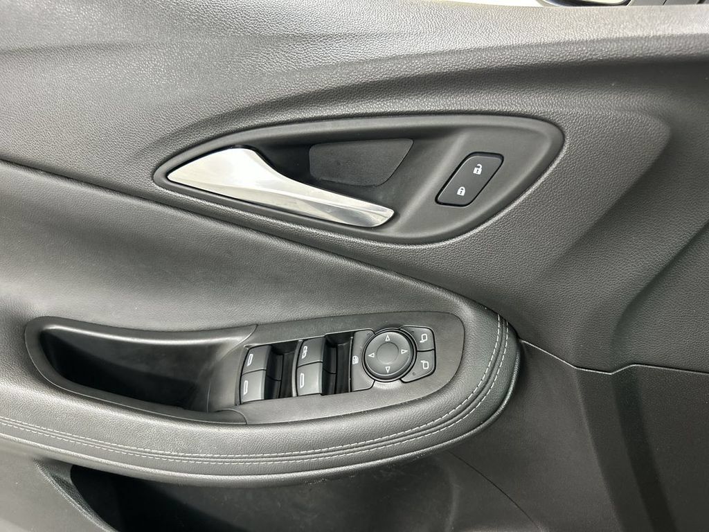 Certified 2023 Buick Encore GX Preferred w/ Cold Weather Comfort Package AWD/4WD image 11