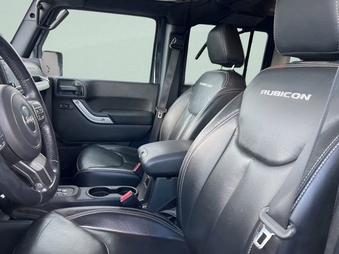 Used 2018 Jeep Wrangler Unlimited Rubicon w/ Cold Weather Group AWD/4WD image 22