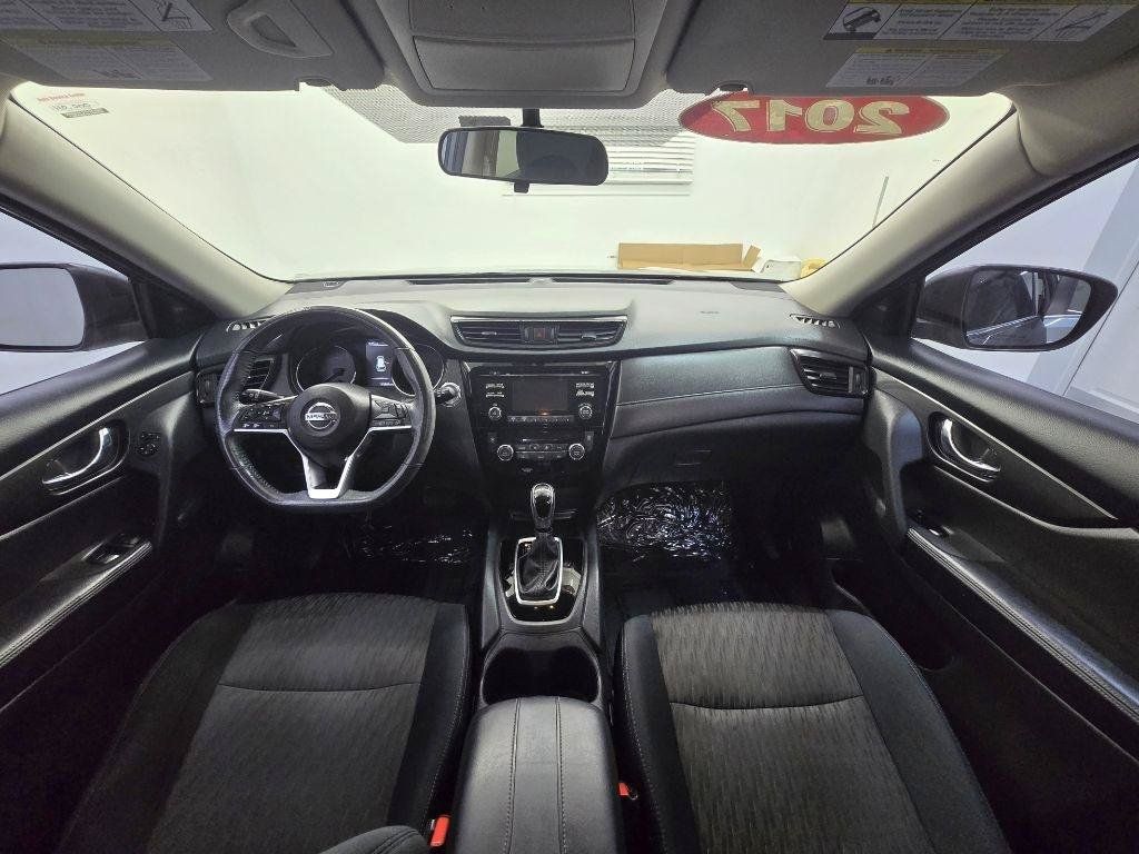 Used 2017 Nissan Rogue SV FWD image 16