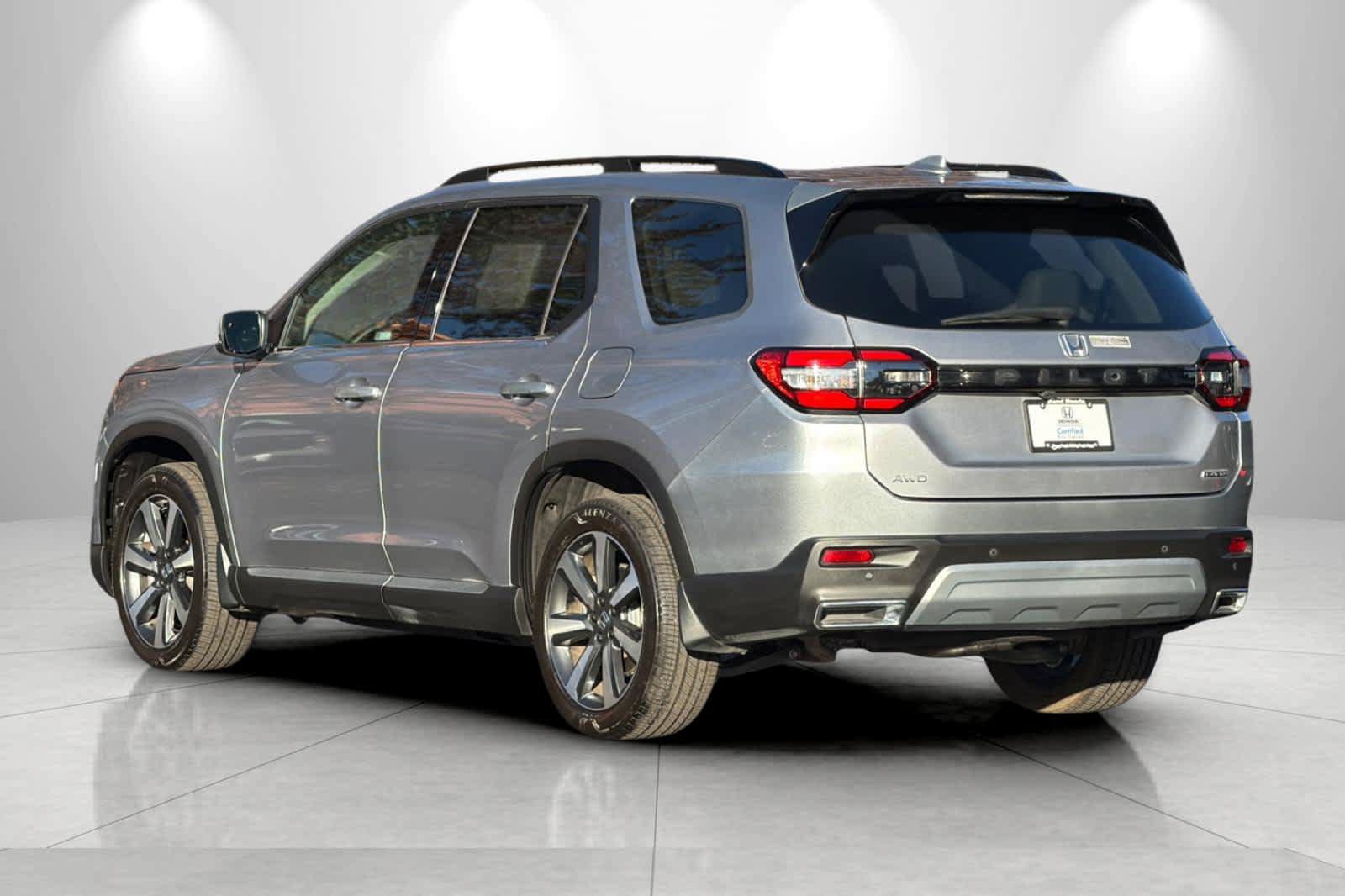 Used 2023 Honda Pilot Touring image 6