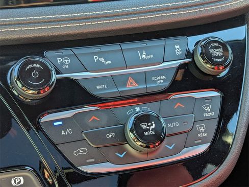 Used 2020 Chrysler Pacifica Limited w/ Quick Oder Package 2EV RED-S image 17