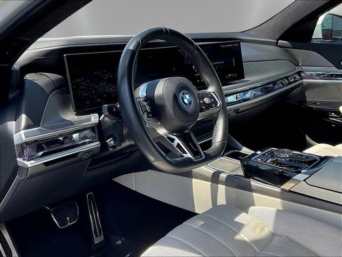 Used 2023 BMW i7 xDrive60 AWD/4WD image 16