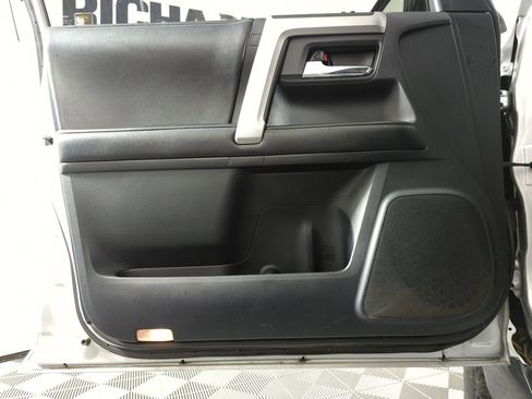 Used 2015 Toyota 4Runner SR5 image 8