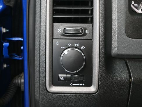 Used 2018 RAM 1500 Express image 32