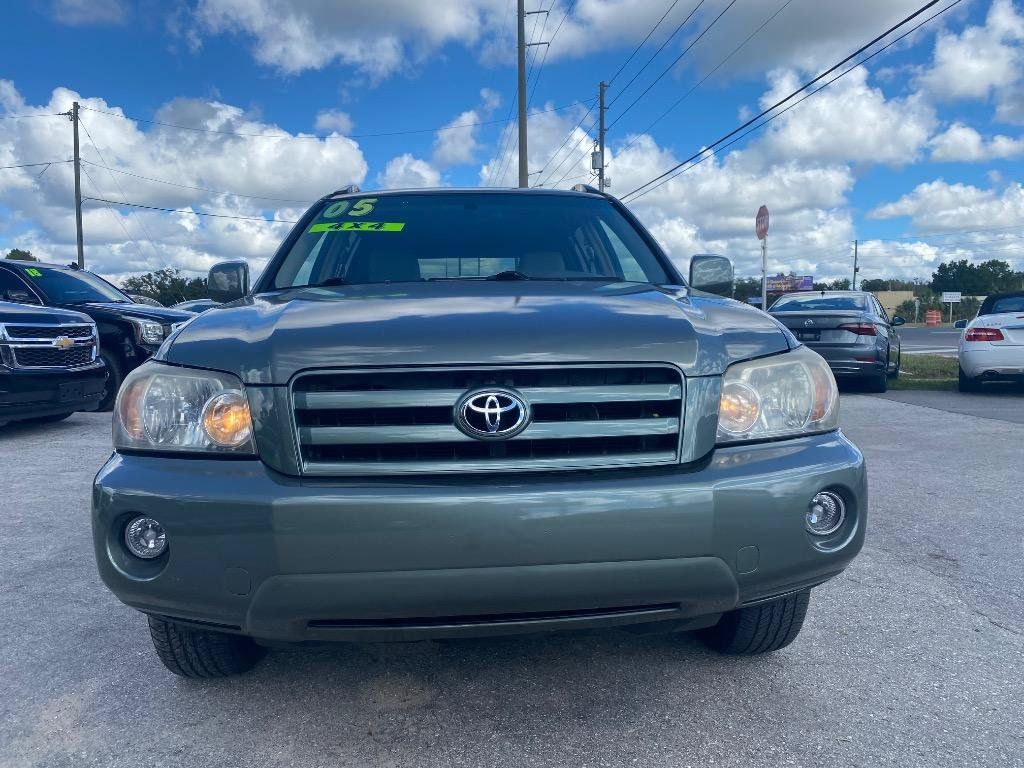 Used 2005 Toyota Highlander Limited w/ Leather Trim Pkg AWD/4WD image 4