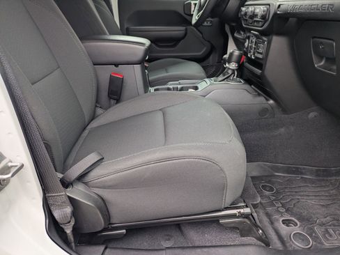 Used 2023 Jeep Wrangler Unlimited image 33