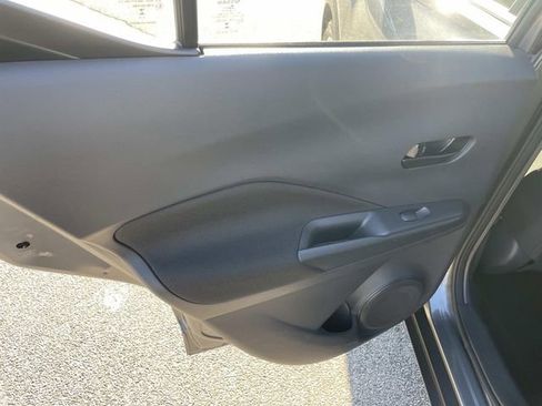 Certified 2025 Nissan Kicks Play S image 12