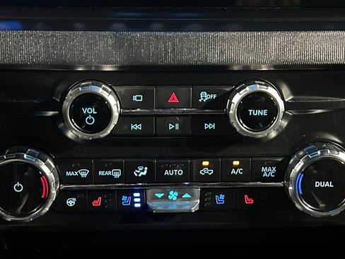 Used 2026 Ford F250 Platinum w/ FX4 Off-Road Package AWD/4WD image 98