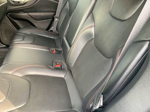 Used 2019 Jeep Cherokee Trailhawk w/ Cold Weather Group image 23