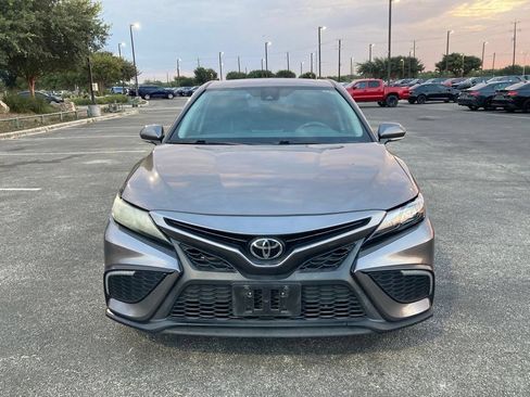 Used 2022 Toyota Camry SE FWD image 2