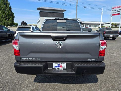 Used 2019 Nissan Titan S image 5
