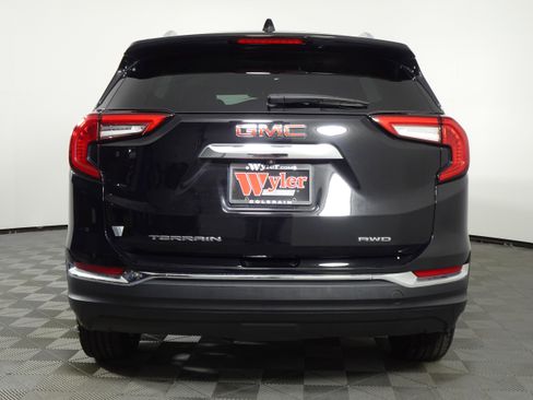 Used 2023 GMC Terrain SLT w/ LPO, Floor Liner Package image 40