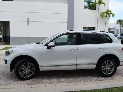 Used 2016 Volkswagen Touareg TDI AWD/4WD image 4