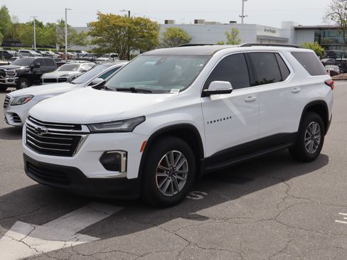 Used 2022 Chevrolet Traverse LT FWD image 5