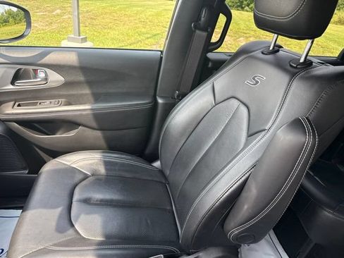 Used 2022 Chrysler Pacifica Touring-L w/ Uconnect Theater Family Group AWD/4WD image 33