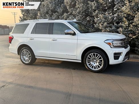 Used 2024 Ford Expedition Platinum image 11