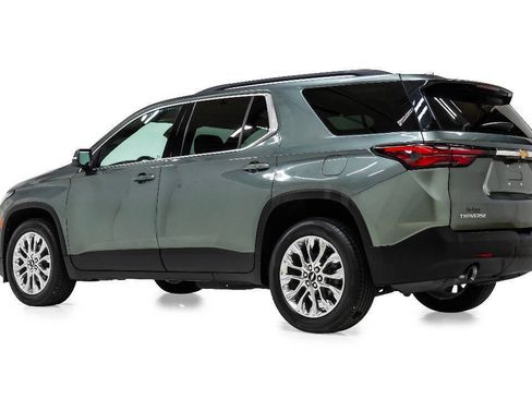 Used 2022 Chevrolet Traverse LT FWD image 4