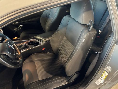 Used 2017 Dodge Challenger R/T image 30