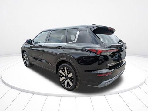 New 2026 Mitsubishi Outlander SE image 6