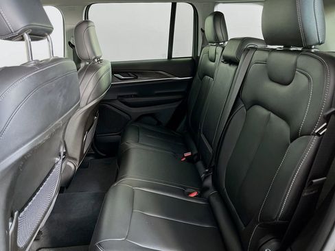 Used 2023 Jeep Grand Cherokee Limited image 32