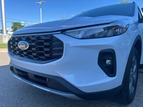 Used 2025 Ford Escape ST-Line Select w/ Tech Pack #1 AWD/4WD image 3