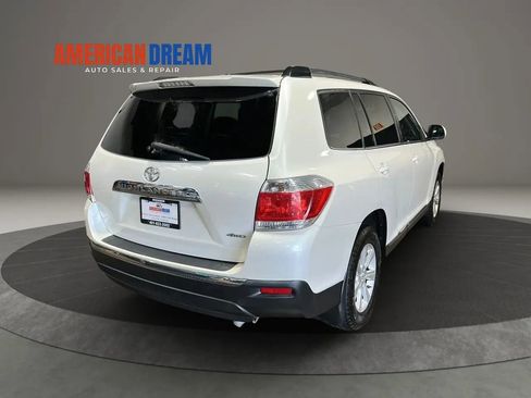 Used 2012 Toyota Highlander SE w/ Tow Pkg image 5