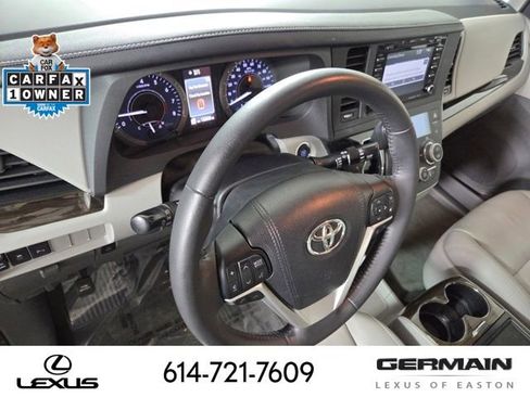 Used 2018 Toyota Sienna XLE w/ XLE Navigation Package image 18