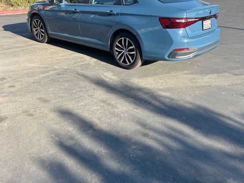 Used 2025 Volkswagen Jetta SE FWD image 7