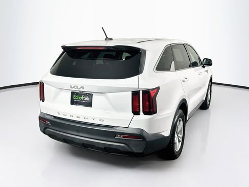 Used 2022 Kia Sorento LX FWD image 9