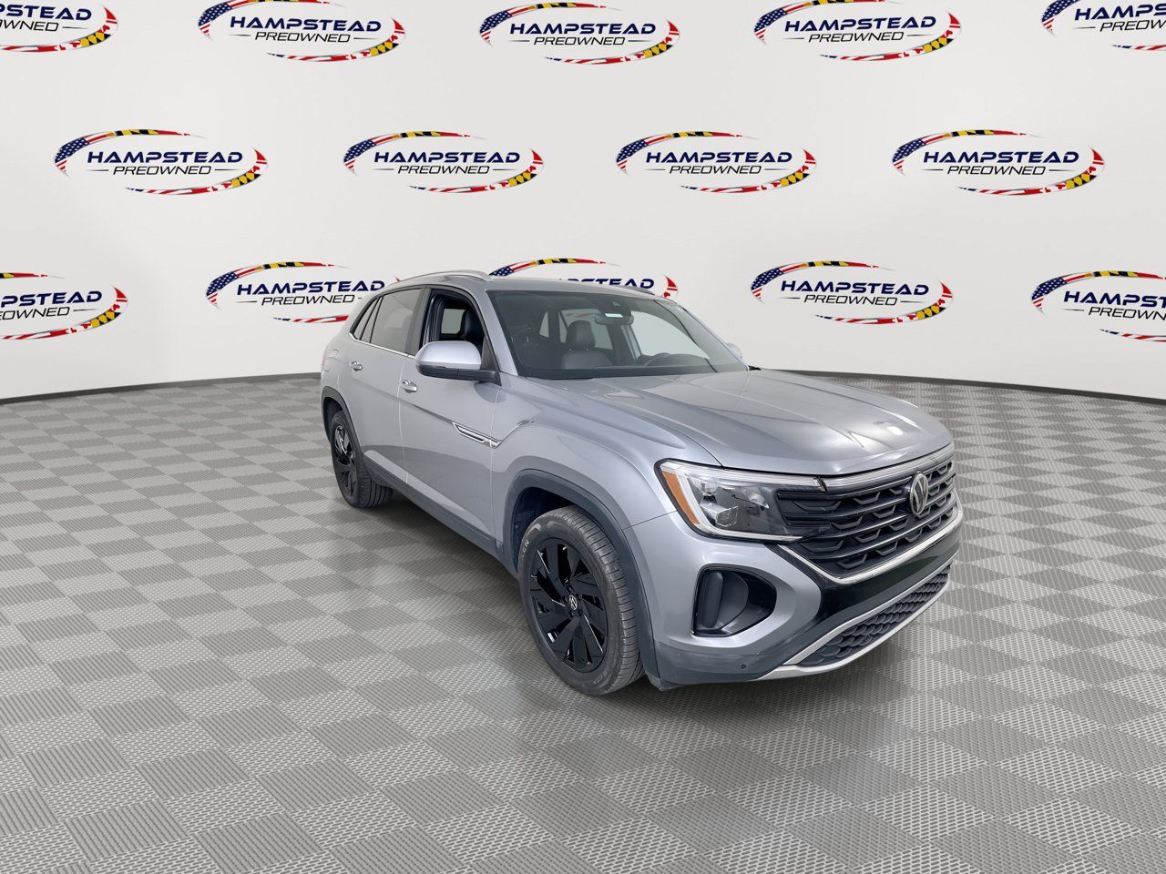 Used 2025 Volkswagen Atlas Cross Sport SE AWD/4WD image 2