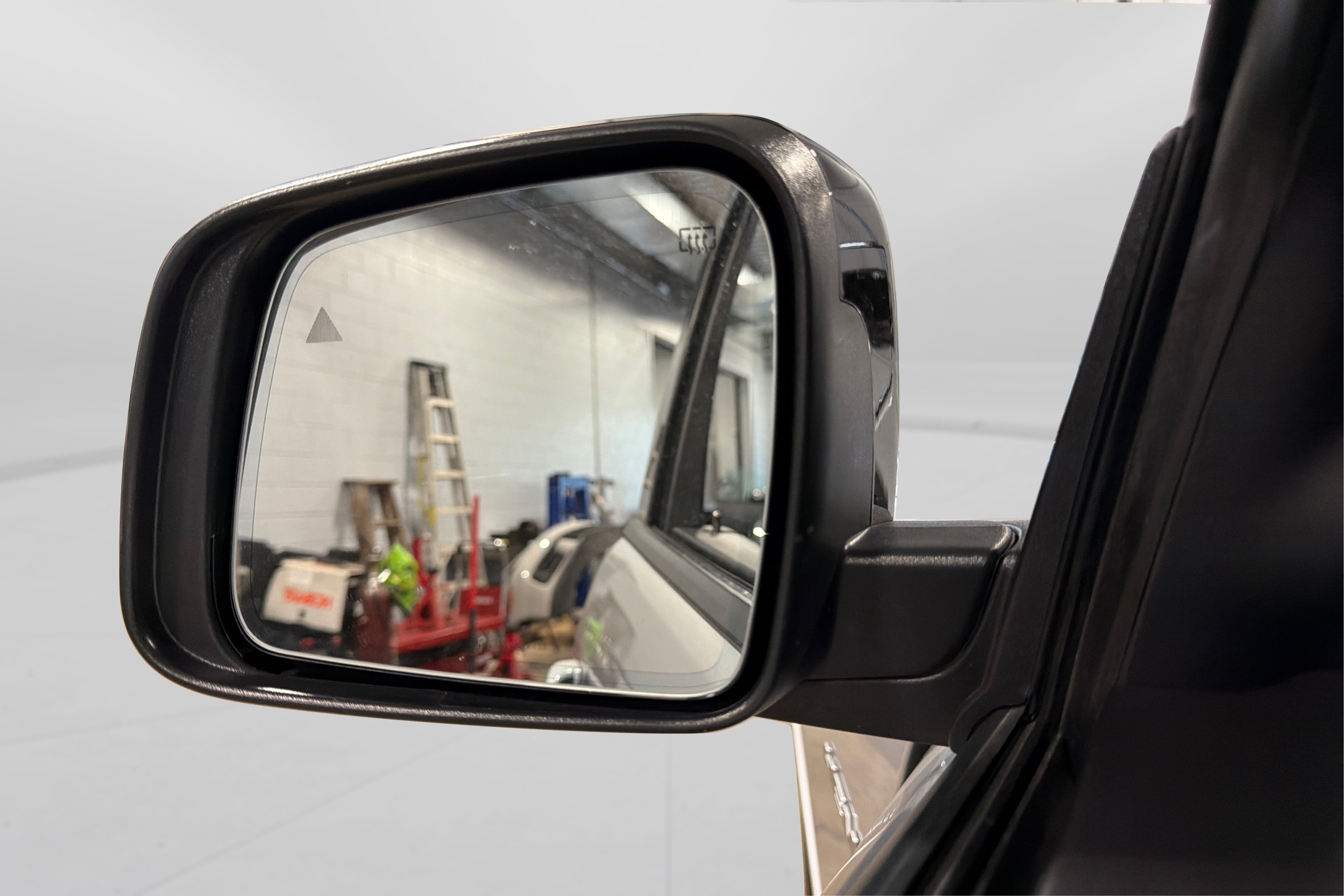 Used 2025 Dodge Durango R/T AWD/4WD image 14