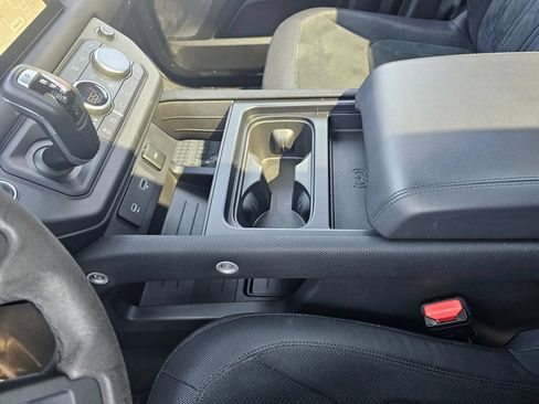 Used 2023 Land Rover Defender 110 V8 AWD/4WD image 25