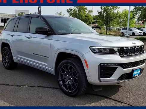 New 2026 Jeep Grand Cherokee Summit AWD/4WD image 2
