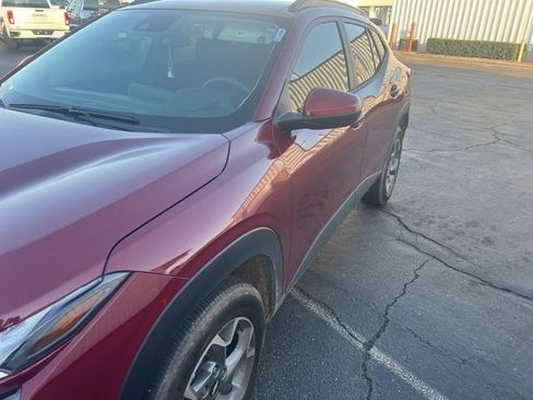 Used 2024 Chevrolet Trax LT w/ LT Convenience Package image 17