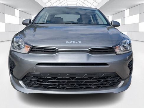 Used 2023 Kia Rio S image 2