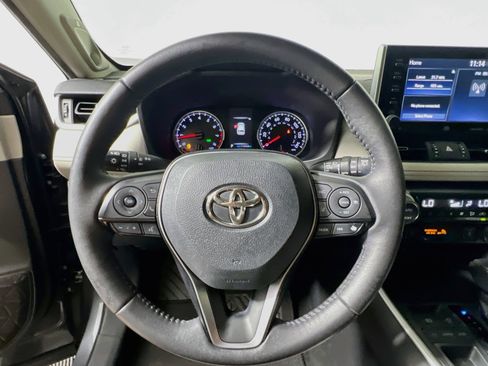 Used 2021 Toyota RAV4 XLE Premium FWD image 16