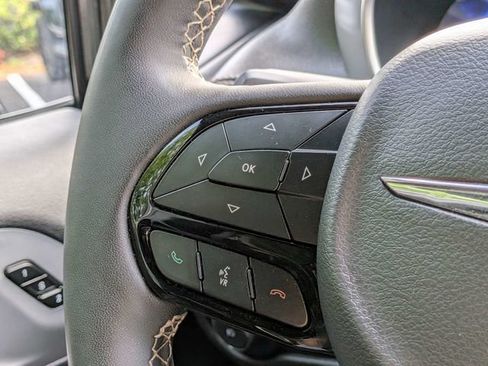 Used 2025 Chrysler Pacifica Limited FWD image 29