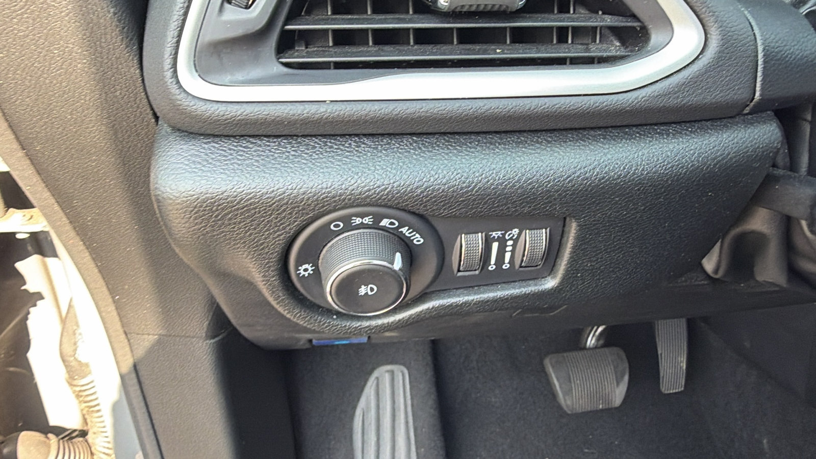 Used 2025 Chrysler Pacifica Select FWD image 25