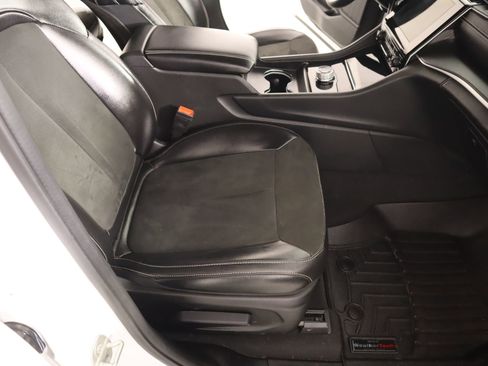 Used 2024 Jeep Grand Cherokee L Laredo image 14