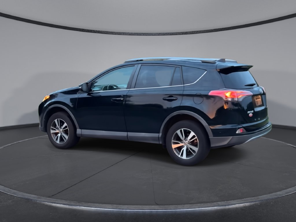 Used 2018 Toyota RAV4 XLE FWD image 6