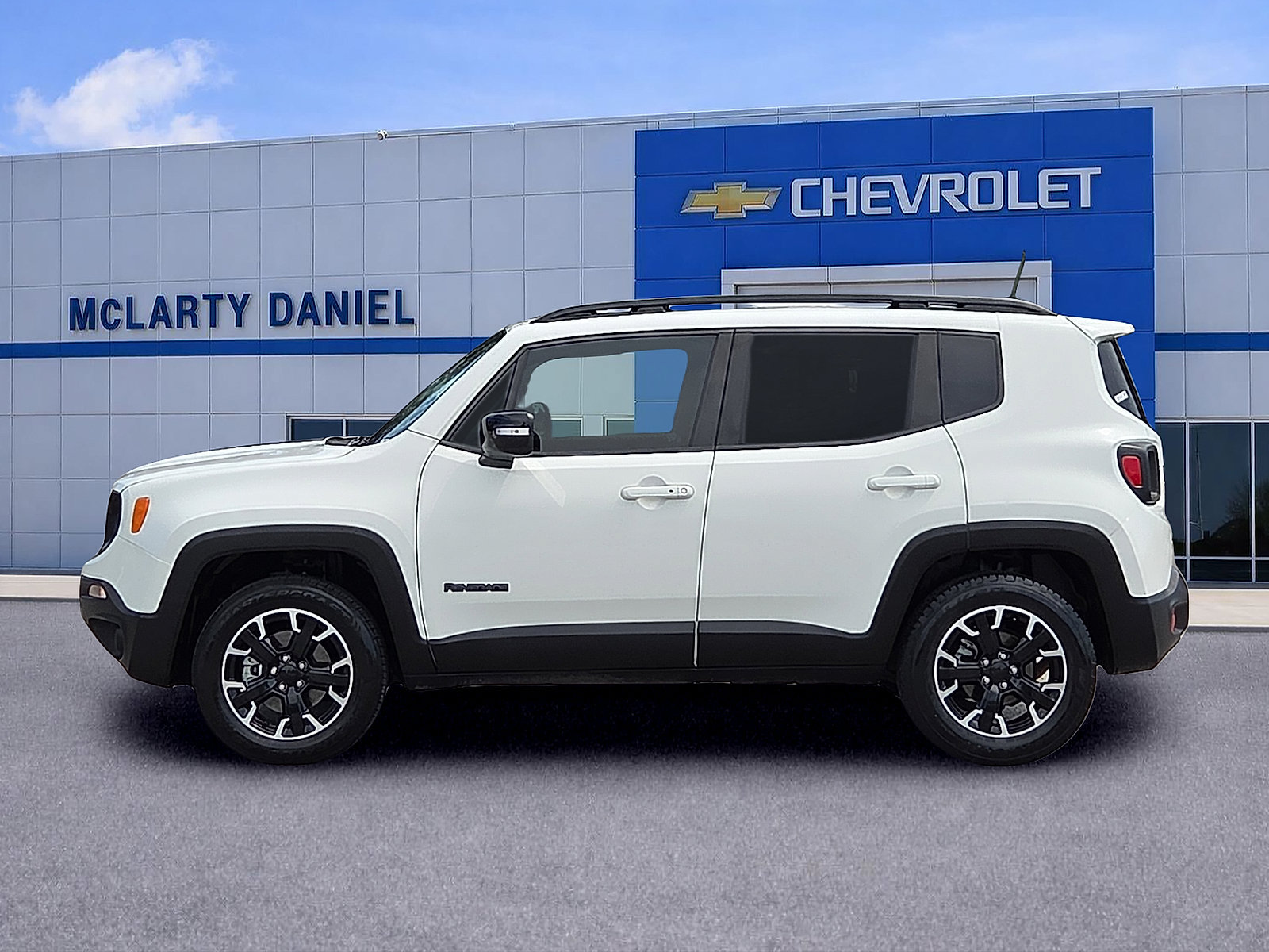 Used 2023 Jeep Renegade Latitude AWD/4WD image 3