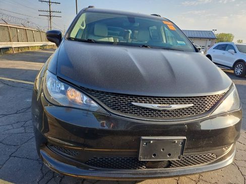 Used 2021 Chrysler Voyager Lxi FWD image 3